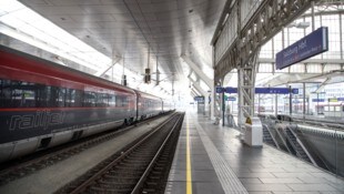 Volle Züge bereiten Pendlern eine unangenehme Reise