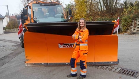 Seit vier Jahren ist Lisa Grillneder mit dem Schneepflug unterwegs.