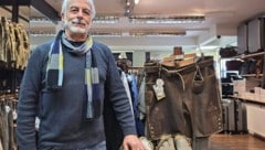 Alpenlife-Gründer Vasileios Malakontas in seinem Geschäft in St. Johann in Tirol.