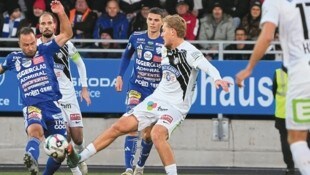 Niklas Geyrhofer (re.) und Co. spielen erstmals nach drei Spielen wieder zu null.