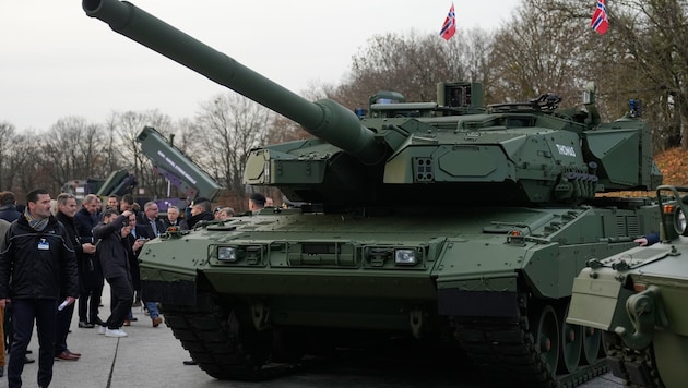 Deutschland rüstet mit 123 Panzern des Typs Leopard 2 A8 auf.