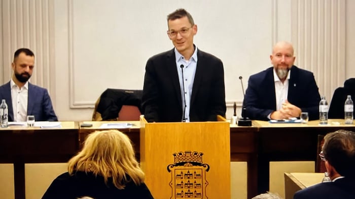 In seiner Antrittsrede sieht Teix sich als Oberhaupt einer „großen Familie“, mit dem Ziel, ...