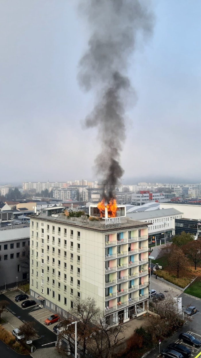 Der „Loftcube“ des Hotel Daniel brannte völlig aus. Niemand wurde verletzt.