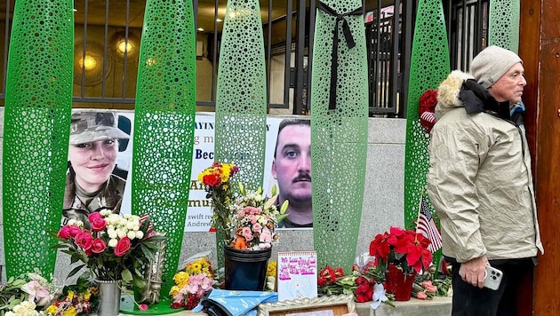 Der angeschossene US-Nationalgardist (rechts auf dem Plakat) zeigt im Krankenhaus erste Zeichen ...