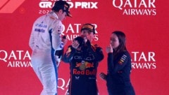 Chefstrategien Hannah Schmitz (re.) feierte mit Max Verstappen den Sieg in Katar.