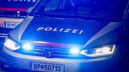 Mit bis zu 200 am Tacho fuhr die Polizei hinterher. (Symbolbild)