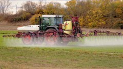 Glyphosat wurde seit der zweiten Hälfte der 1970er Jahre als Wirkstoff unter dem Namen Roundup ...