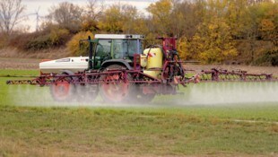Glyphosat wurde seit der zweiten Hälfte der 1970er Jahre als Wirkstoff unter dem Namen Roundup ...