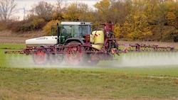 Glyphosat wurde seit der zweiten Hälfte der 1970er Jahre als Wirkstoff unter dem Namen Roundup ...