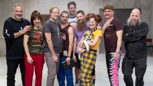 Jula Zangger (2. v. li.), Kelly Copper (mit Hund), Pavol Liška (2. v. re.) mit „Pizza“-Team