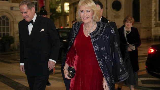 Königin Camilla hat bei einem Event in London mit ihrem frechen Fashion-Recycling für ...