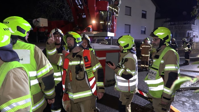 Ein Großaufgebot der Feuerwehr war binnen weniger Minuten vor Ort.