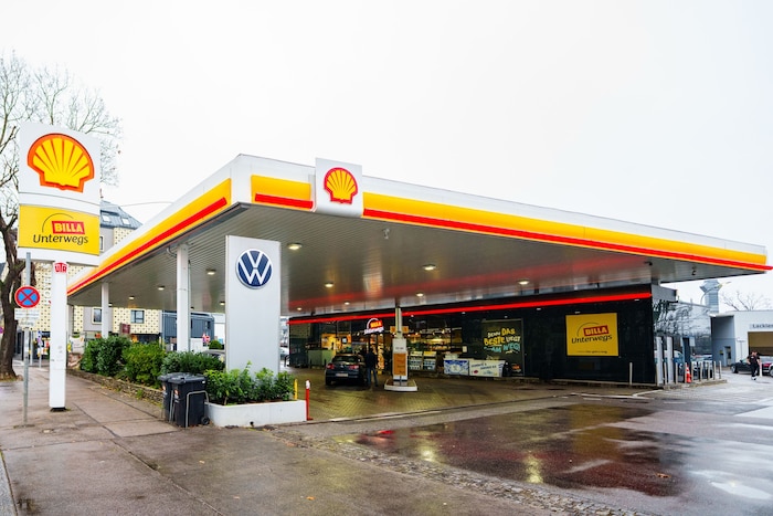 An dieser Tankstelle kauften die Tatverdächtigen den Benzinkanister für ihre mutmaßliche Tat.