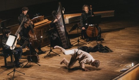 Barfuß und mit Tanzeinlage: Countertenor Jakub Józef Orliński und das Ensemble Il Pomo d‘Oro im ...