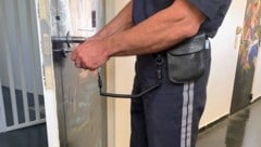 Zwei der drei kriminellen Jugendlichen kamen in U-Haft (Symbolbild)