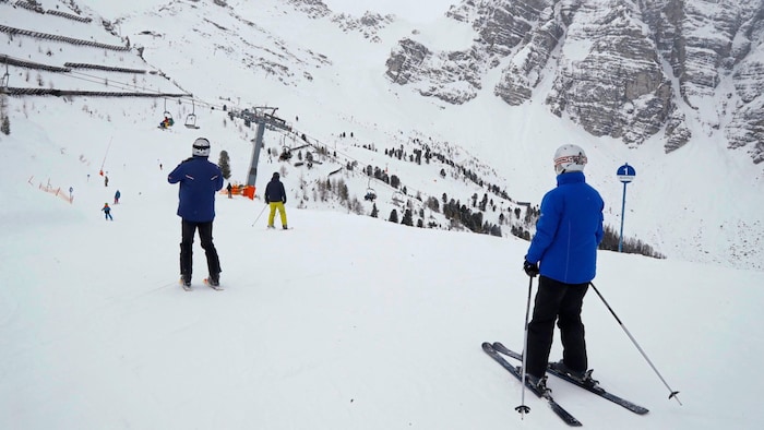 Die Experten raten, auf den gesicherten Pisten zu bleiben (Symbolbild).