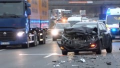 Blechsalat auf der Rheintalautobahn.