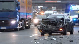 Blechsalat auf der Rheintalautobahn.