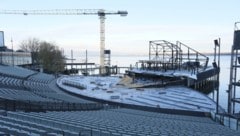 Die Spiegelwand wird an ihrer höchsten Stelle über 20 Meter hoch sein.