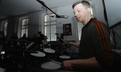 Schlagzeug-Unterricht, der Spaß macht bei Percussionist-Star Martin Grubinger