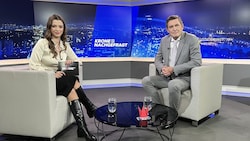 Bundesminister für Innovation, Mobilität und Infrastruktur, Peter Hanke, im Gespräch mit Stefana ...