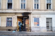 In dem Haus in der Bergsteiggasse leben größtenteils Geflüchtete. Die Ermittlungen zur ...