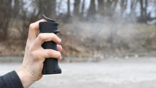Das Opfer wehrte sich mit Pfefferspray, danach eskalierte die Situation endgültig (Symbolbild).