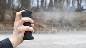 Das Opfer wehrte sich mit Pfefferspray, danach eskalierte die Situation endgültig (Symbolbild).