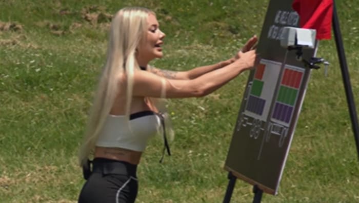 Wie war das nochmal mit den LKWs und der Ladung? Sabrina verzweifelt an der Aufgabe – und ihrem ...