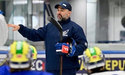 Neo-Coach Pierre Allard bei seiner ersten Trainingseinheit in Villach.
