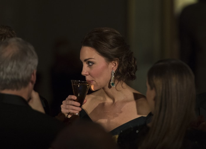 Das Weihnachtsdinner am Heiligen Abend ist sehr formell. Im Anschluss gibt es Drinks, Spiel und ...