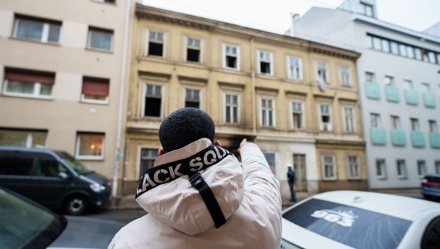 Ahmad (23), Bewohner des völlig ausgebrannten Hauses in der Bergsteiggasse in Hernals.