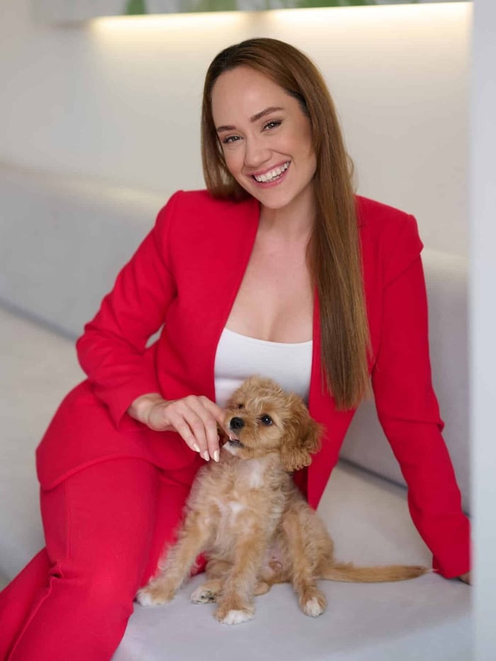 Sasa mit ihrer „Lotti“ – Beide hoffen auf viele Teilnehmer an der Tombola! In den ersten Stunden ...