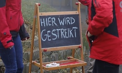 Streikende Gewerkschaftsvertreter in Thal bei Graz