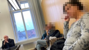 Vor der Verhandlung am Landesgericht Feldkirch würdigten sich die einst befreundeten Damen ...