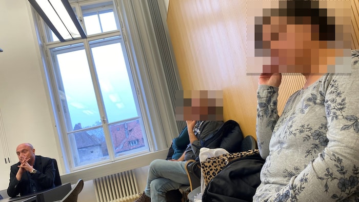 Vor der Verhandlung am Landesgericht Feldkirch würdigten sich die einst befreundeten Damen ...