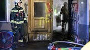 Das desolate Gebäude mit den Gaza-Graffitis stand in Flammen.