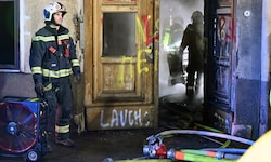 Das desolate Gebäude mit den Gaza-Graffitis stand in Flammen.