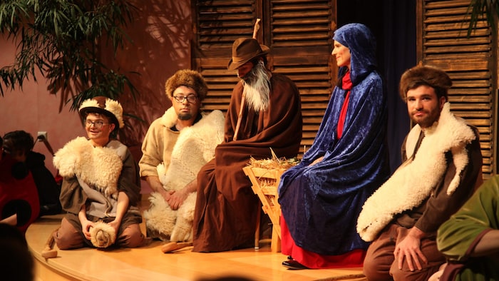 Am 11. Dezember (16 Uhr) werden 16 Darsteller in unterschiedlichste Rollen schlüpfen.