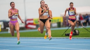 Leni Lindner (l.) und Isabel Posch (M.) matchten sich 2025 mehr als nur einmal über die 100 ...