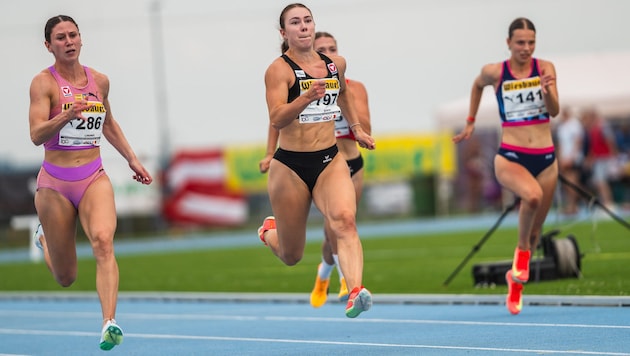 Isabel Posch (Mitte) schaffte zuletzt das Direktlimit über die 100 Meter für die EM in ...