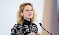 Frauenministerin Eva-Maria Holzleitner (SPÖ) beim Gewaltschutz-Gipfel am Dienstag