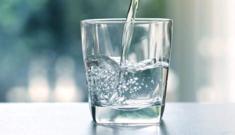 Ein einfaches Glas Wasser in einem Lokal ist einem Wiener zum Verhängnis geworden (Symbolbild).