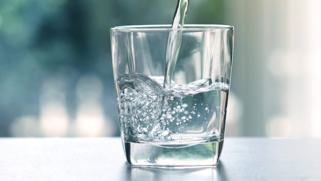 Ein einfaches Glas Wasser in einem Lokal ist einem Wiener zum Verhängnis geworden (Symbolbild).