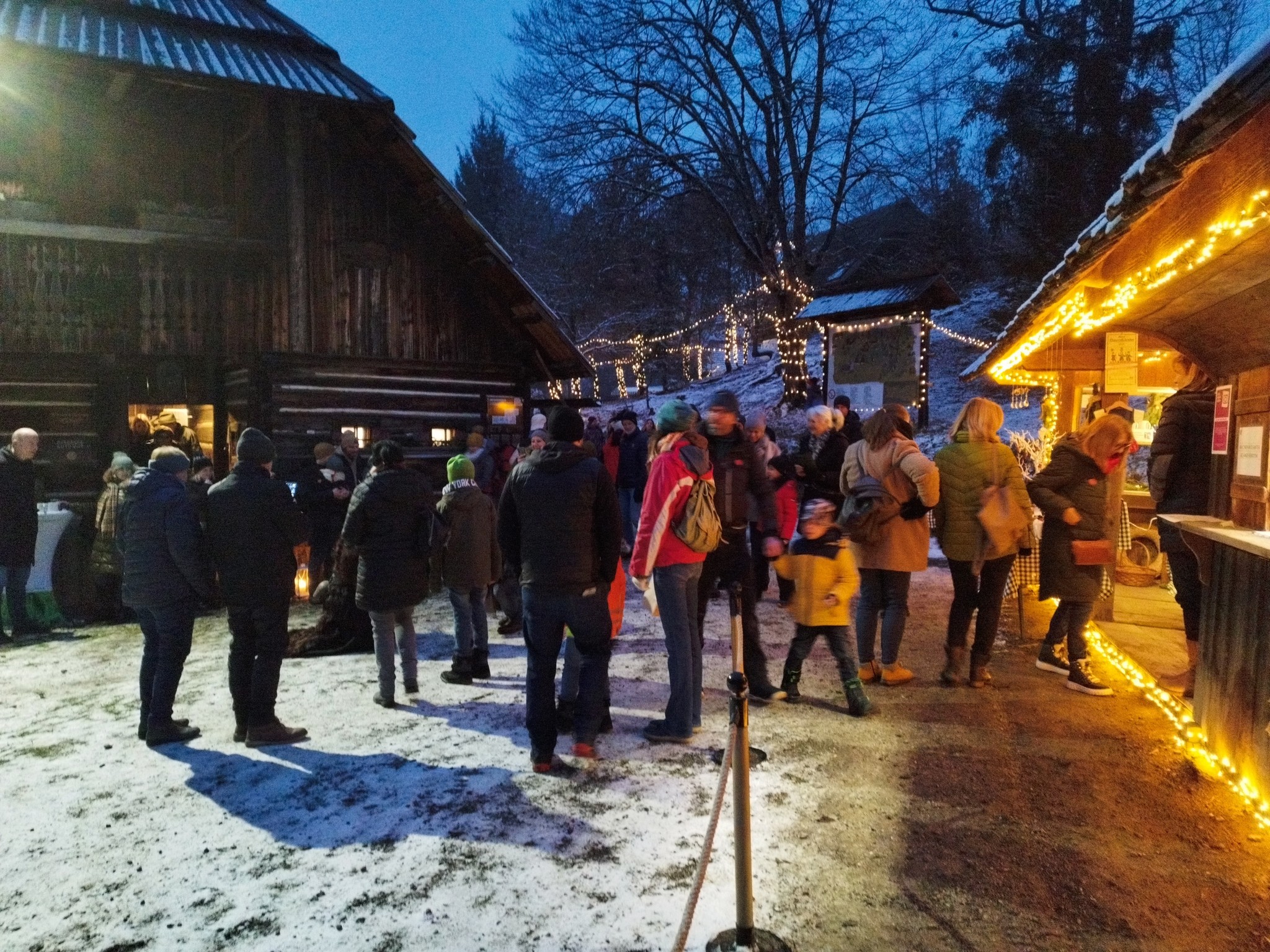 In und zwischen den jahrhundertealten Häusern wird es drei Tage lang vorweihnachtlich.