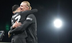 Erling Haaland bejubelt seinen 100. Premier-League-Treffer.