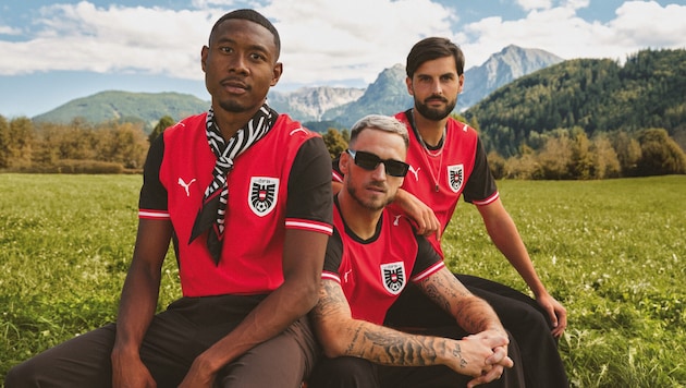 David Alaba, Marko Arnautovic und Florian Grillitsch (von li. nach re.) mit der WM-Wäsche