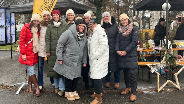 Im Bild (von links nach rechts): Die Oberndorfer Frauen von „Basteln für kleine Träume“ am ...