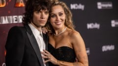 Miley Cyrus‘ Ring sorgte bei der Premiere von „Avatar: Fire and Ash“ für Aufsehen. Jetzt ist ...