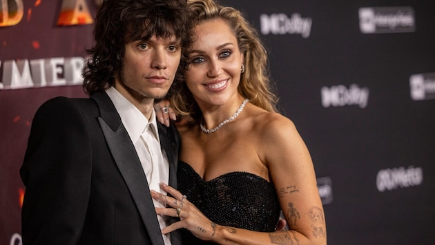 Miley Cyrus‘ Ring sorgte bei der Premiere von „Avatar: Fire and Ash“ für Aufsehen. Jetzt ist ...